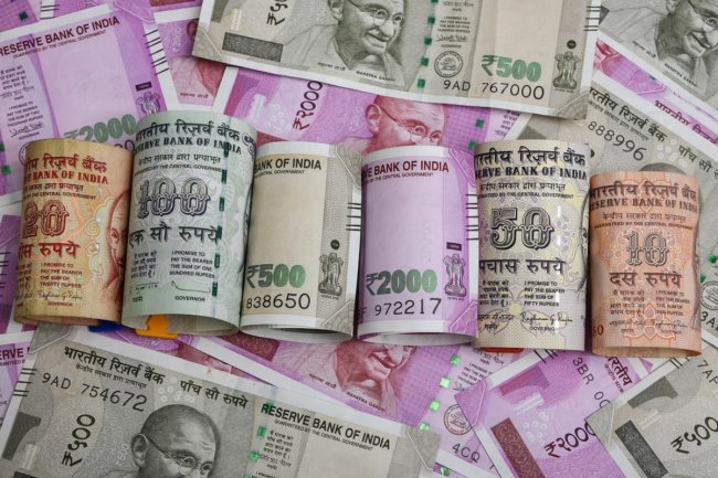 कमाई का कितना हिस्सा दान करना चाहिए? शास्त्रों के अनुसार जाने दान के प्रकार और महत्व