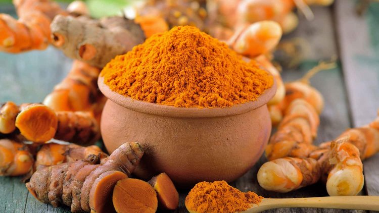 दो चुटकी हल्दी: कैसे कर सकती है आपके विवाह और जीवन में खुशियाँ